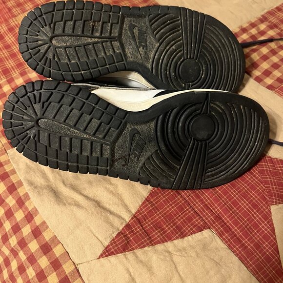 Nike Panda Dunks - Picture 3 of 4